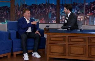 Schwarzenegger revela que foi preso em solitária por desobedecer Exército.