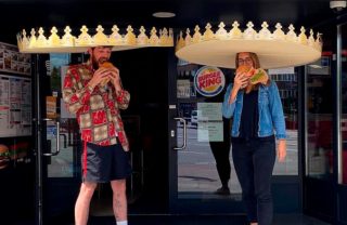 Coroa do Burger King vira ‘chapéu do distanciamento’
