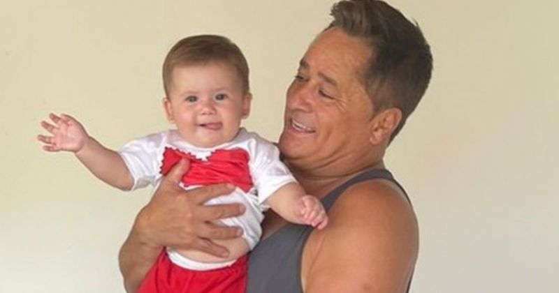 Filha de Virgínia Fonseca posa sorridente com avô Leonardo e web compara: ‘Sua cara’