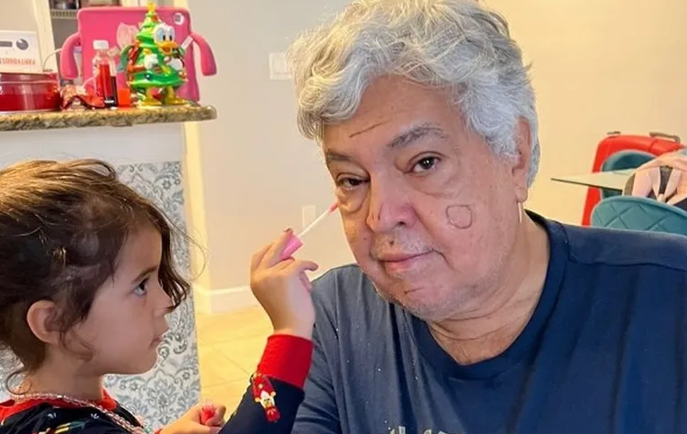 Sidney Magal aparece com rosto pintado por neta e recebe elogios na web: ‘Só amor’