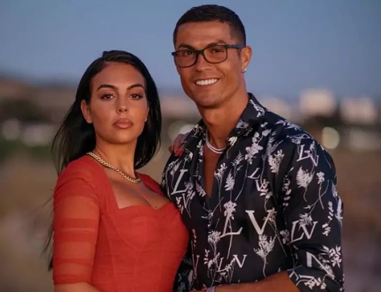 CRISTIANO RONALDO E ESPOSA ASSINARAM ACORDO EM CASO DE SEPARAÇÃO