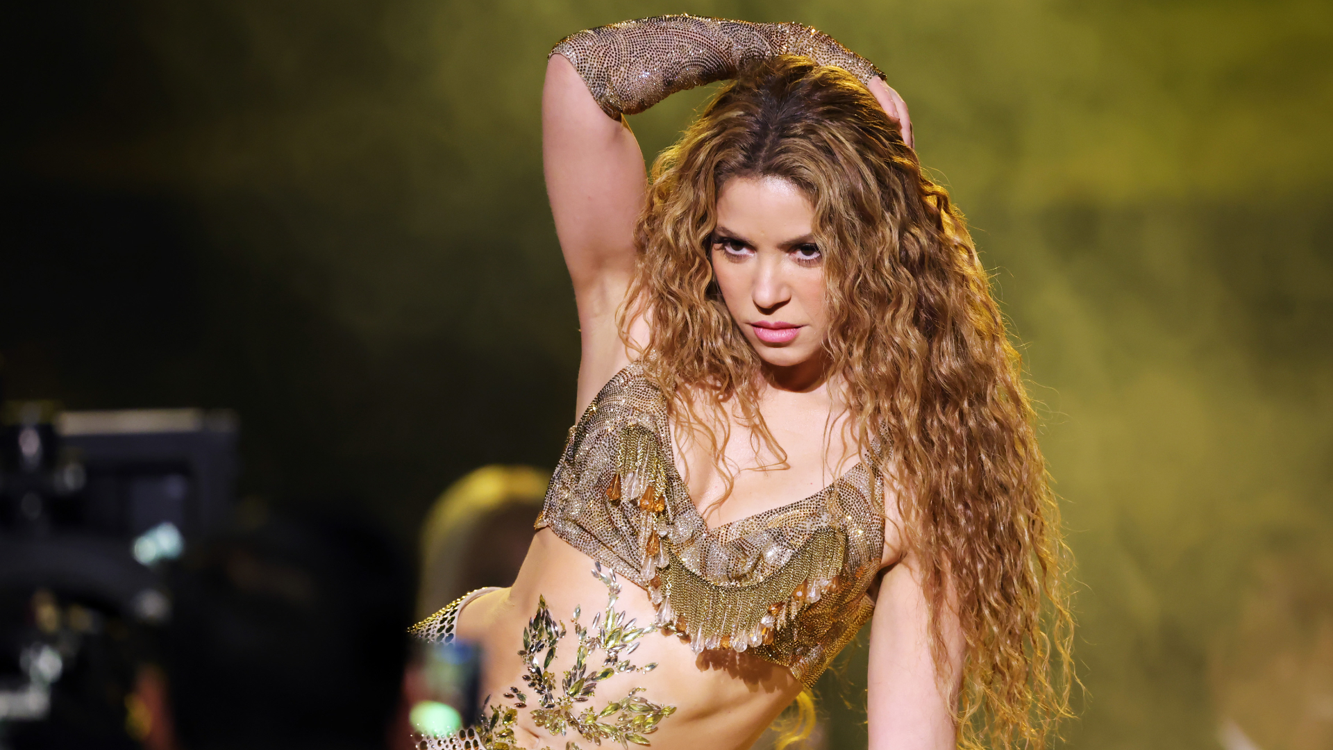 Grammy 2025: Shakira faz performance SURPREENDENTE de hits, e mistura até samba e eletrônico; assista