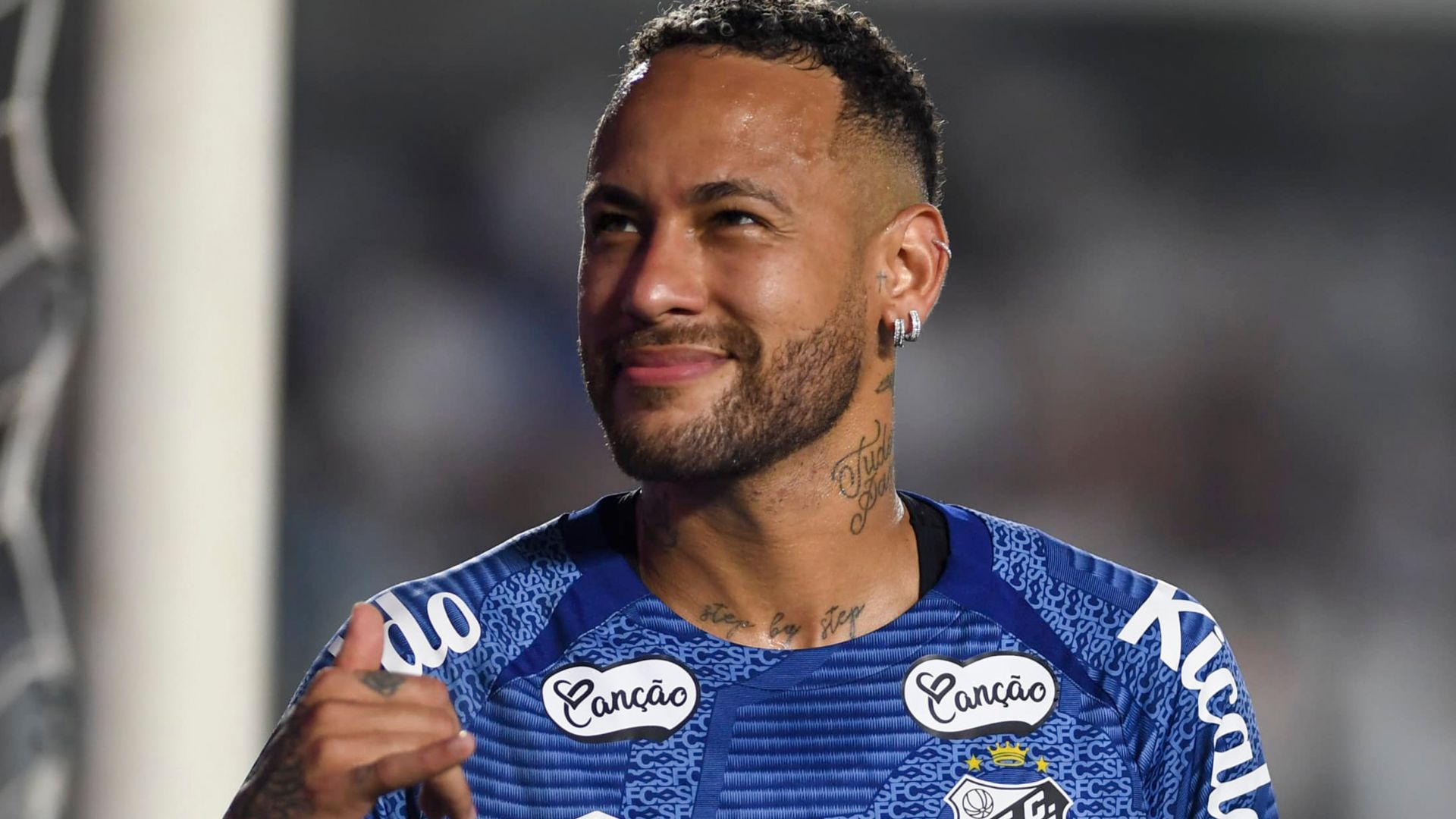 Neymar compra mansão luxuosa em Santos; local tem vista para praia, piscina de borda infinita e cinema particular; veja fotos