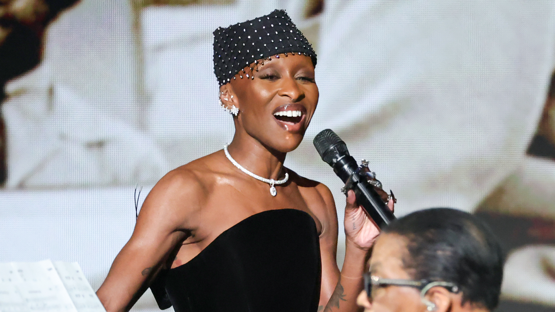 Grammy 2025: Cynthia Erivo faz apresentação emocionante e com vocais impecáveis em homenagem a Quincy Jones; assista