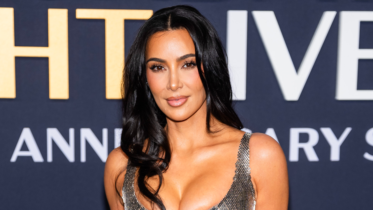 Kim Kardashian é processada após cometer gafe com foto no Instagram; entenda o caso