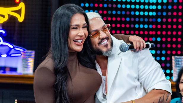 Gracyanne Barbosa assume curtida polêmica sobre atual namorada de Belo