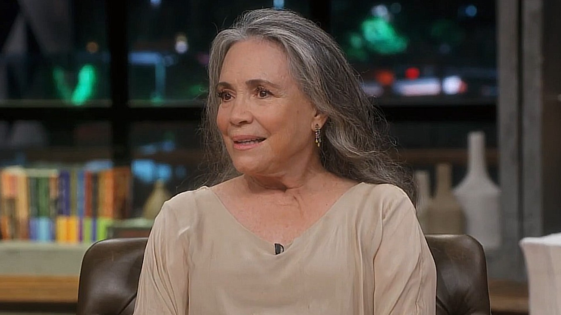 Regina Duarte surpreende ao dizer se retornará às novelas e relembra cargo no governo Bolsonaro: “Fui defenestrada”; assista