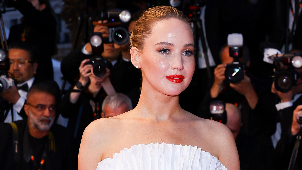 Jennifer Lawrence faz desabafo sensível sobre maternidade e pós-parto ‘extremamente solitário’ em estreia de filme