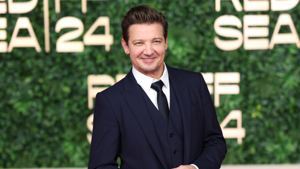 Jeremy Renner revela por que não aceitou proposta da Marvel para fazer 2ª temporada de “Gavião Arqueiro”: “Desanimador”