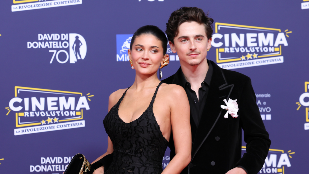 Especialista em leitura labial revela conversa de Kylie Jenner e Timothée Chalamet no tapete vermelho; assista