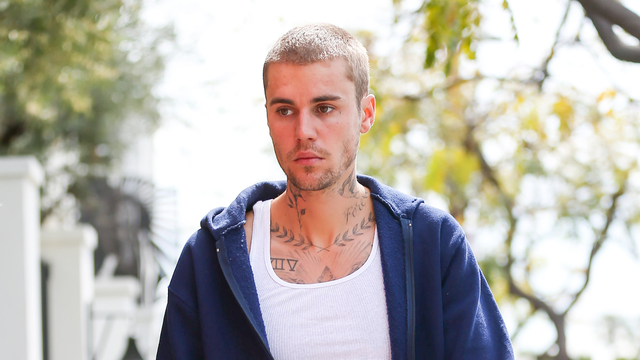 Vídeo: Justin Bieber perde a paciência ao ser perseguido por fotógrafos e desabafa: ‘Sou um pai, um marido’