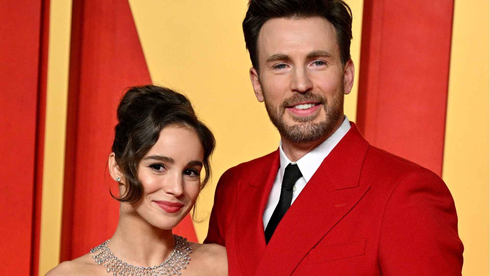 Chris Evans revela como surpreendeu Alba Baptista em pedido de casamento romântico em português; assista