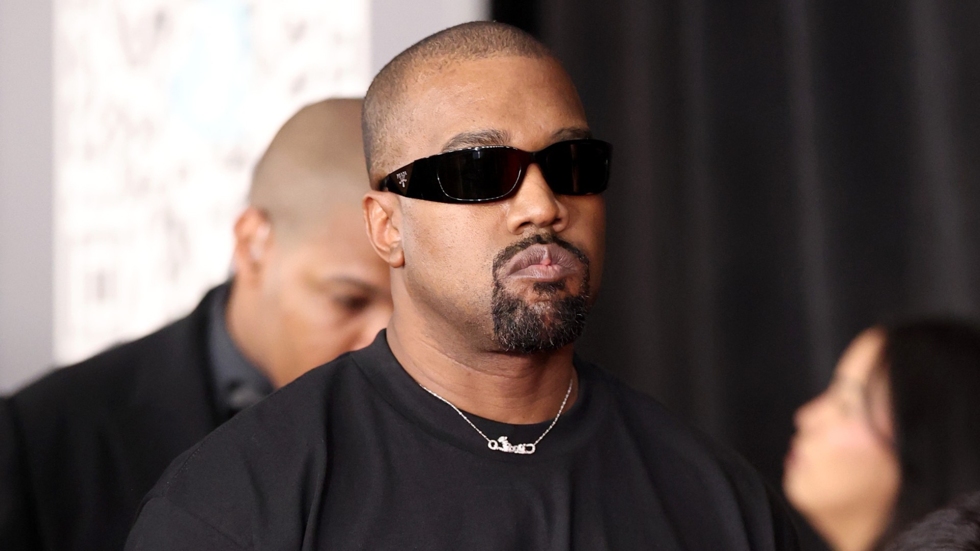 Kanye West é detonado por show na China, e fãs descrevem performance caótica: “Foi o pior que já fui”