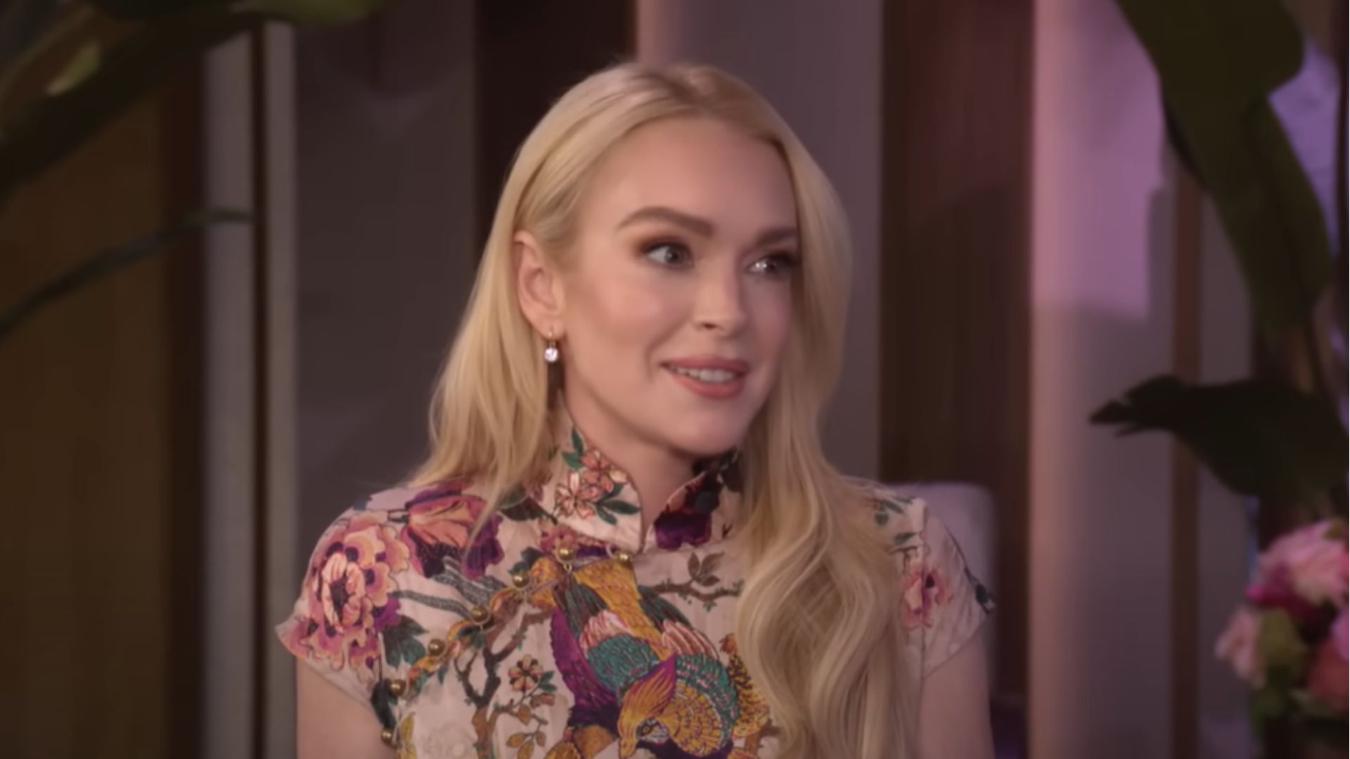 Lindsay Lohan revela motivo curioso por trás da decisão de deixar Hollywood e se mudar para Dubai; assista
