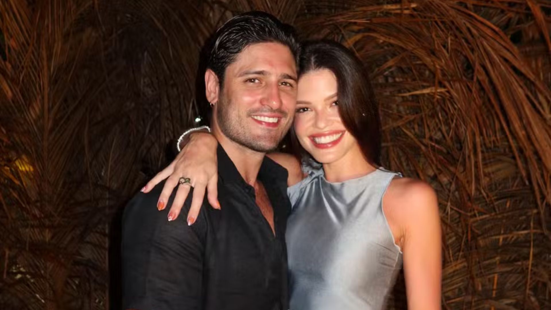 Daniel Rocha abre o jogo sobre planos de casamento com Vitória Strada