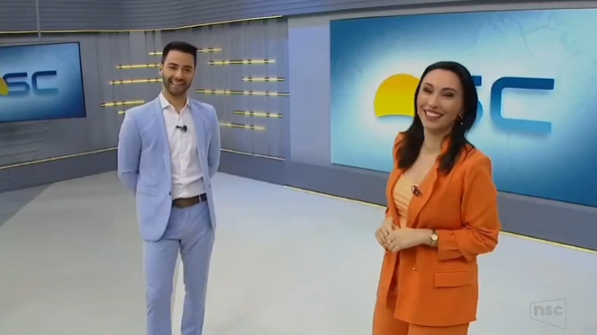 Jornalista da Globo comete gafe ao vivo e cita programa da concorrência: ‘É do outro canal’; assista