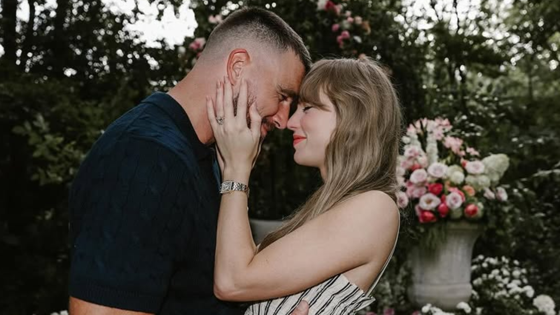 Sogro de Taylor Swift revela que Travis Kelce tinha outros planos para pedido de casamento: “Ele ia adiar”