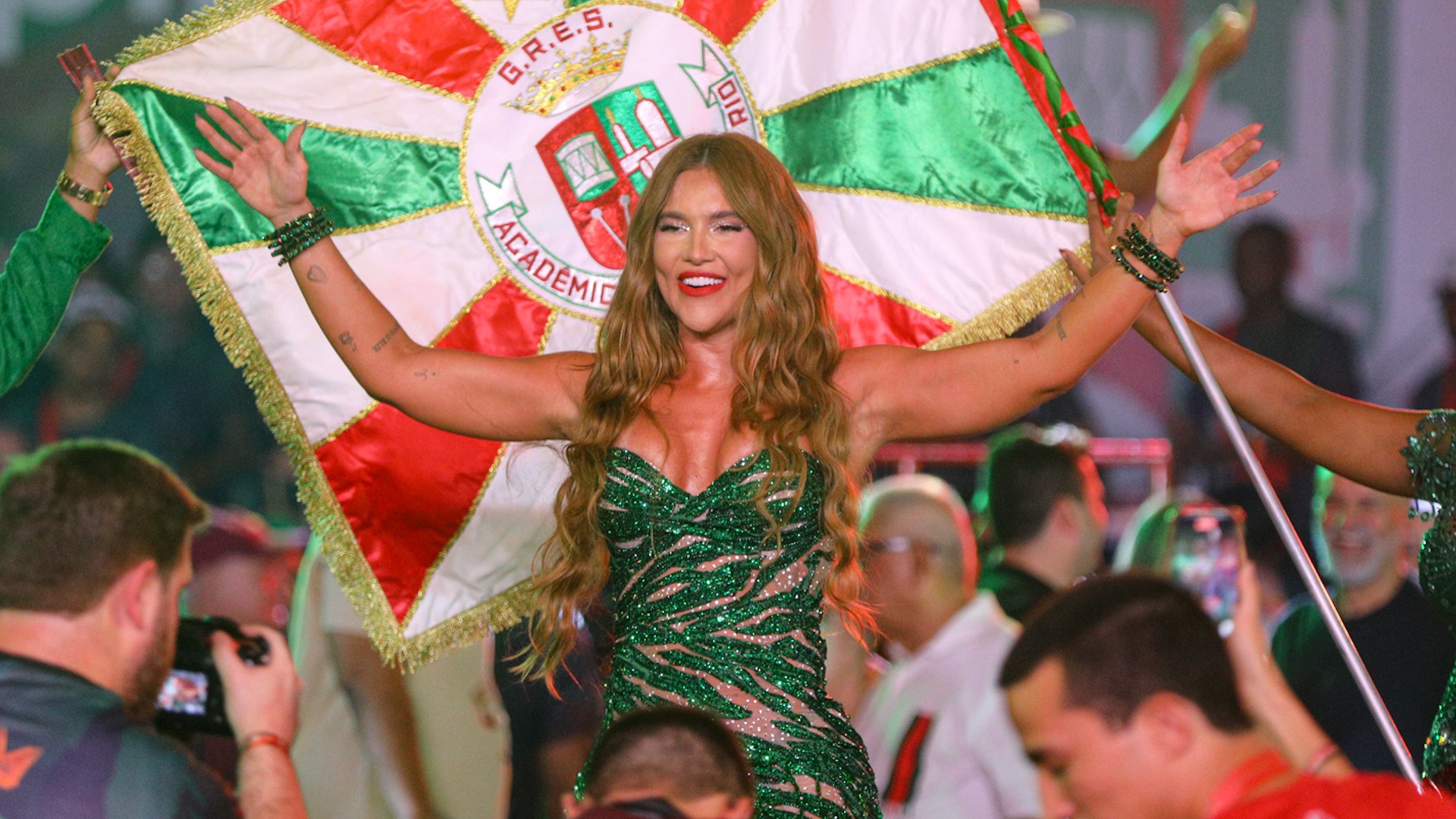 Virginia fala pela 1ª vez sobre “agachada” que viralizou em samba e explica escolha da coreografia; assista