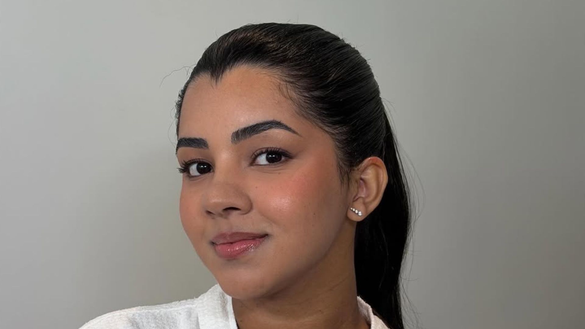 Ary Mirelle dá resposta certeira após ser criticada na web pelo modo de falar; assista