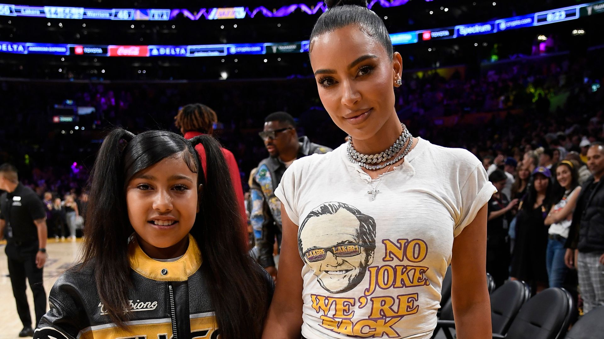 Kim Kardashian se pronuncia após filha North West surgir com tatuagens e piercings falsos no rosto