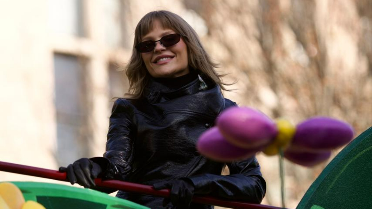 Luísa Sonza arrasa em performance de hit em português no tradicional desfile de Ação de Graças da Macy’s, em Nova York; assista