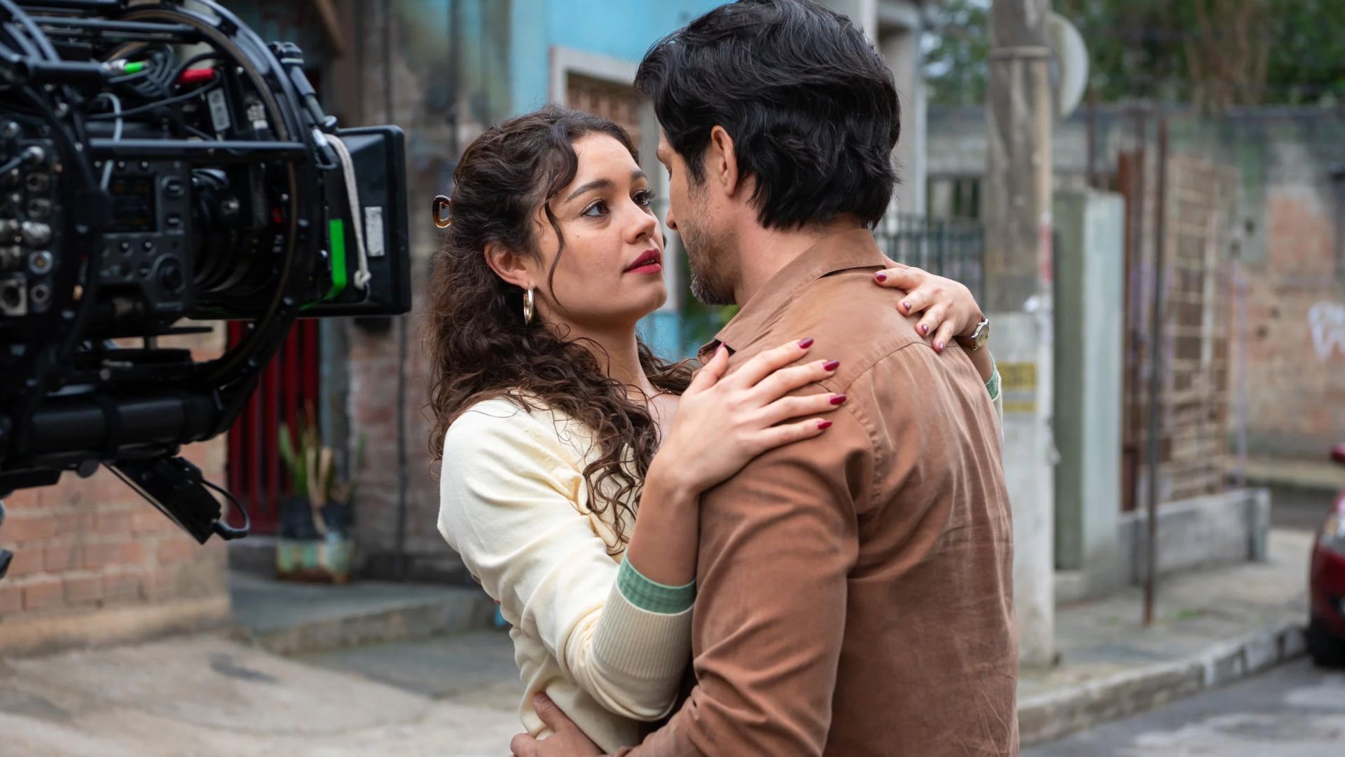 Três Graças: Gerluce e Paulinho terão primeira noite de amor; saiba como será