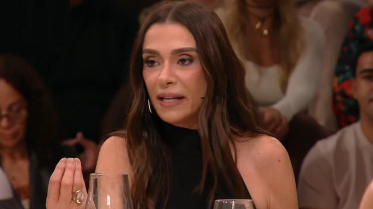 Mônica Martelli revela perrengue após sexo em camarim de teatro: “Deu errado”; assista