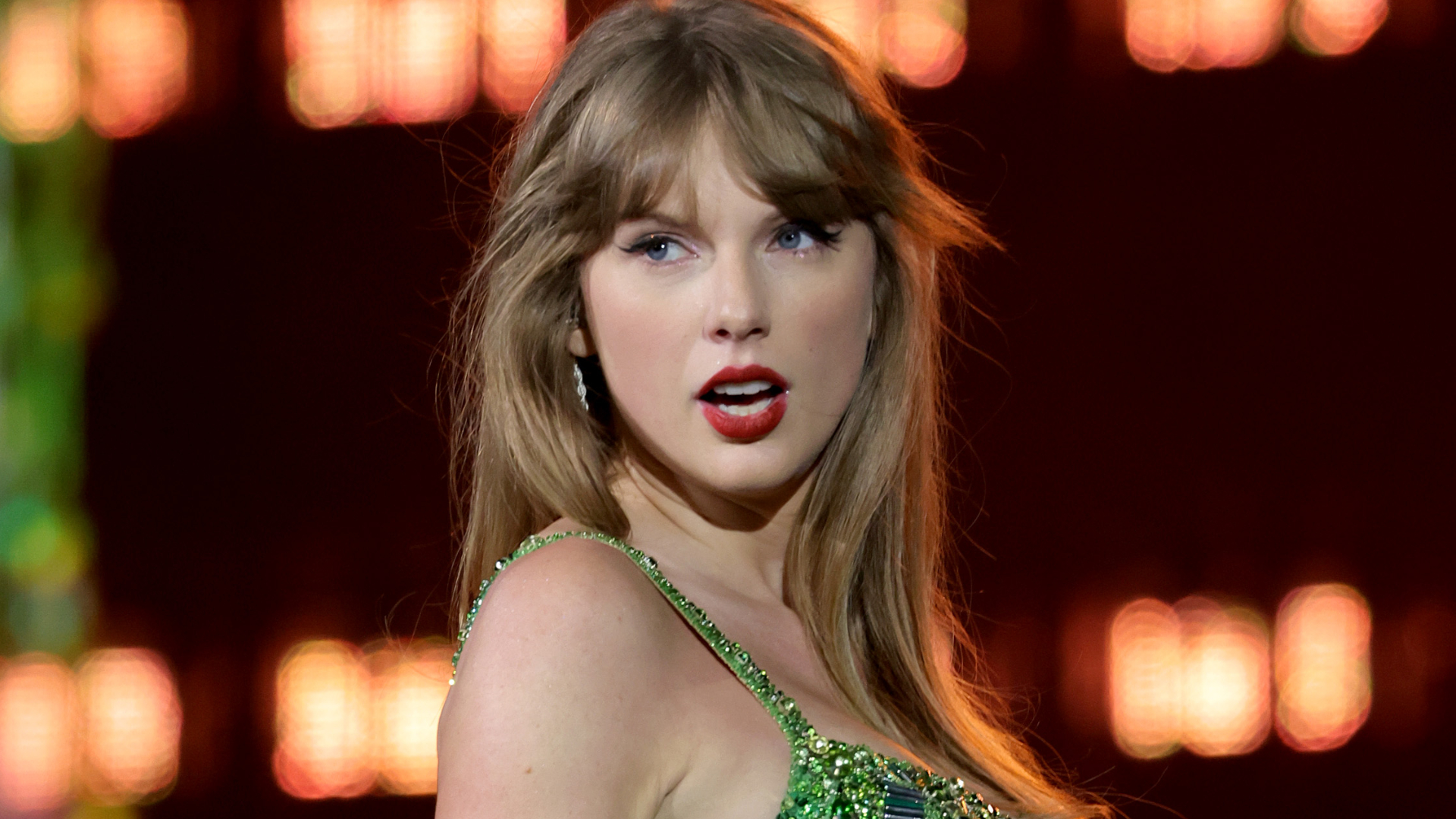 Fãs notam que Taylor Swift mudou letras de faixas de “Reputation” e criam teorias; ouça