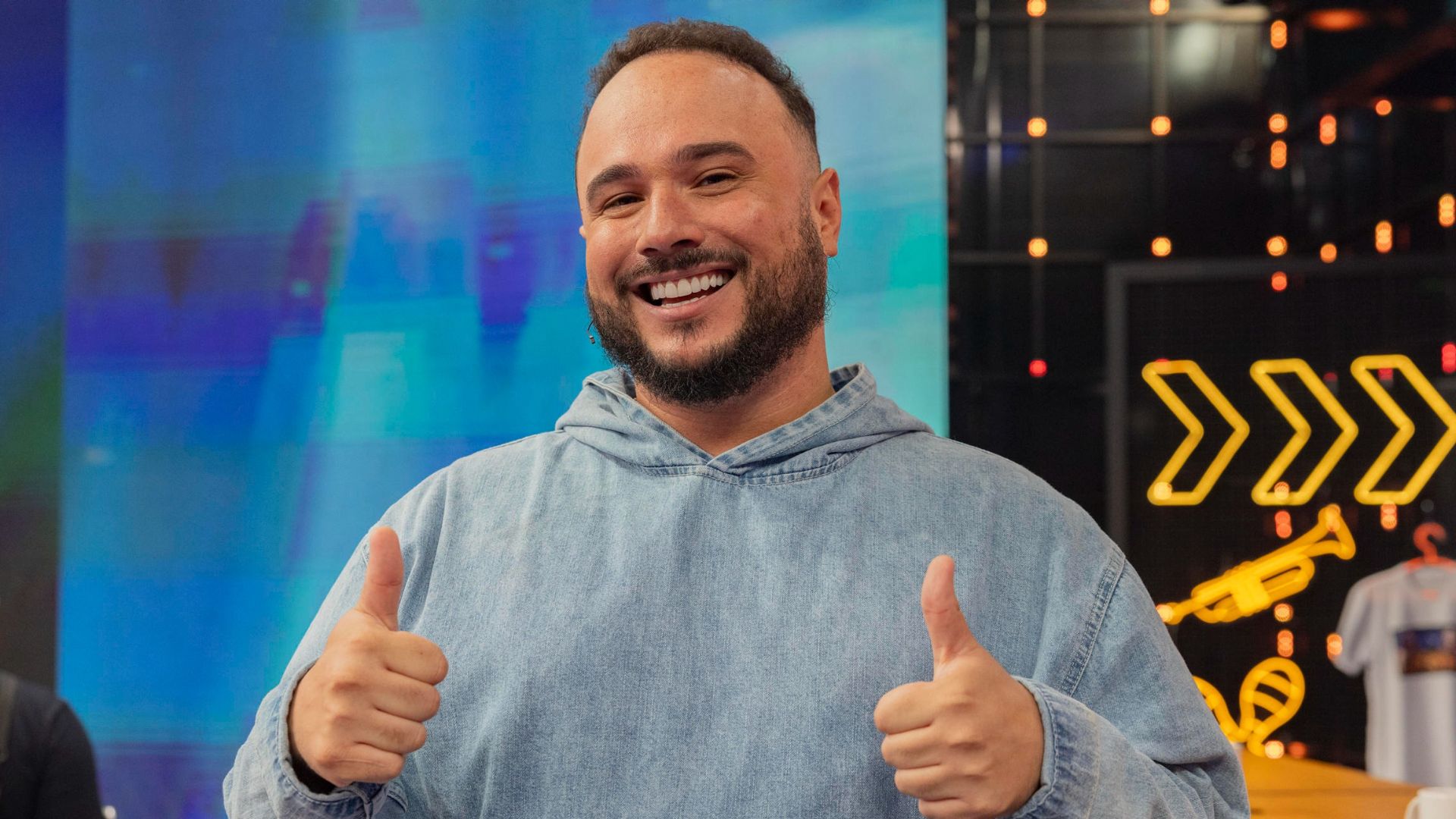 Ed Gama impressiona ao mostrar transformação física após perder 25 kg; assista