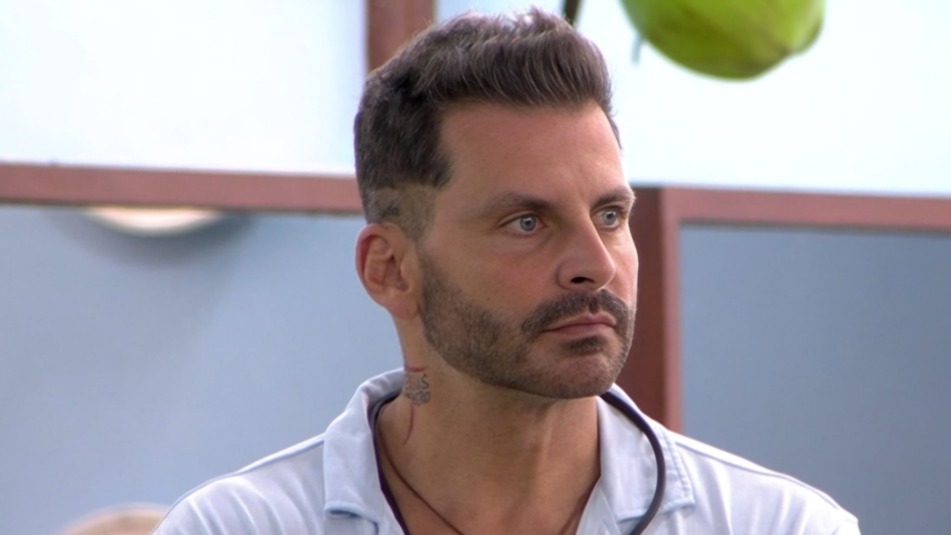 BBB 26: Equipe atualiza quadro de saúde de Henri Castelli após convulsões e saída do reality