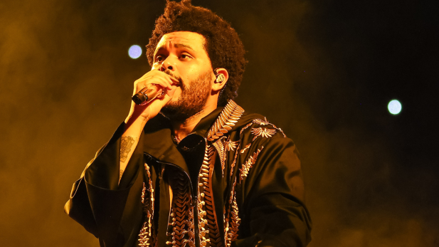 The Weeknd lidera lista dos cantores mais bem pagos de 2025; veja o ranking da Forbes e os valores
