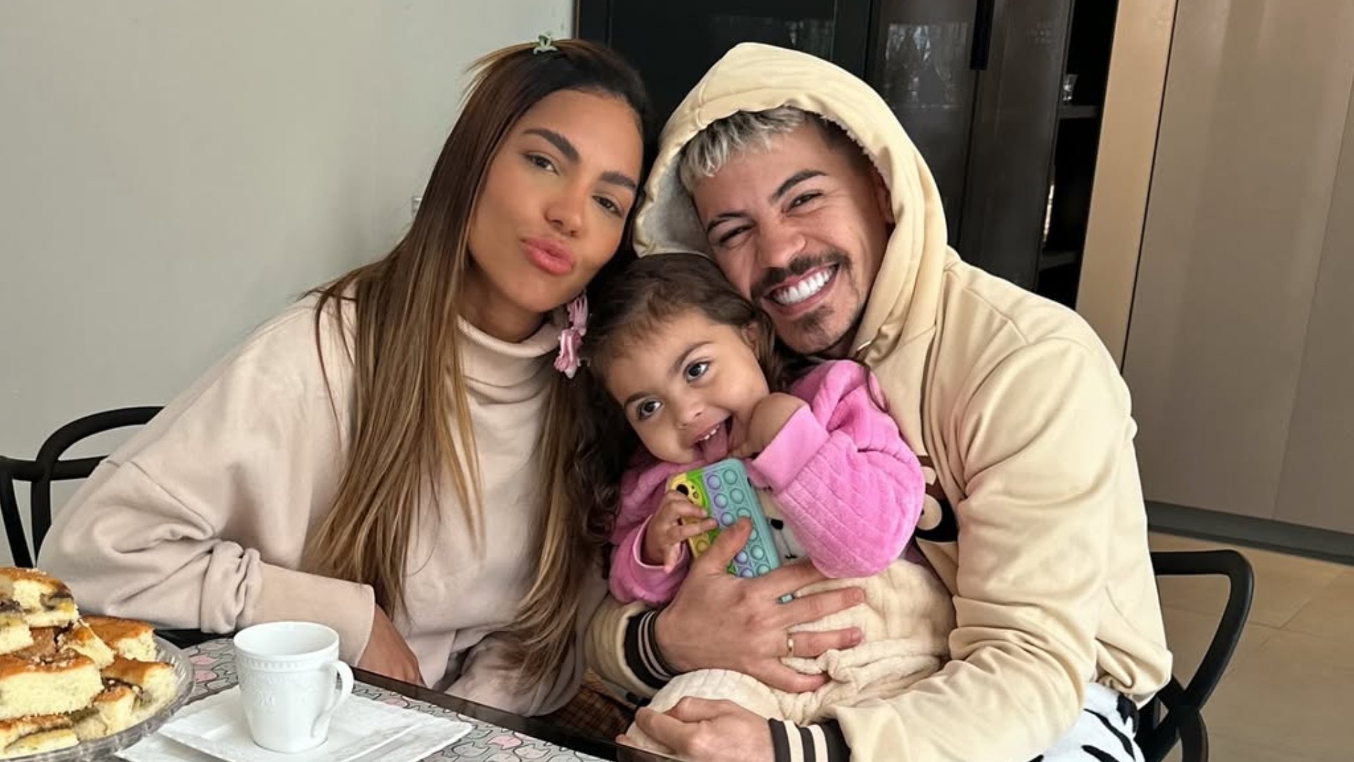 Filha de Tays Reis e Biel sofre acidente, passa por cirurgia de emergência e cantora desabafa: “Que susto”