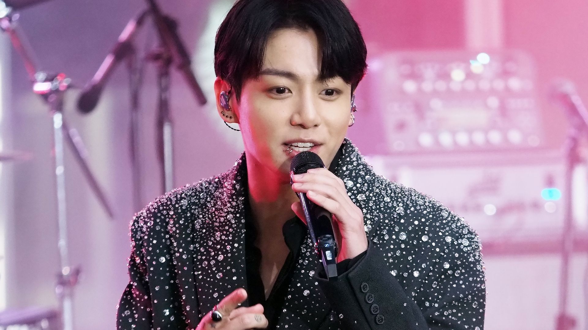 Brasileira é presa suspeita de perseguir Jungkook, astro do BTS, na Coreia do Sul