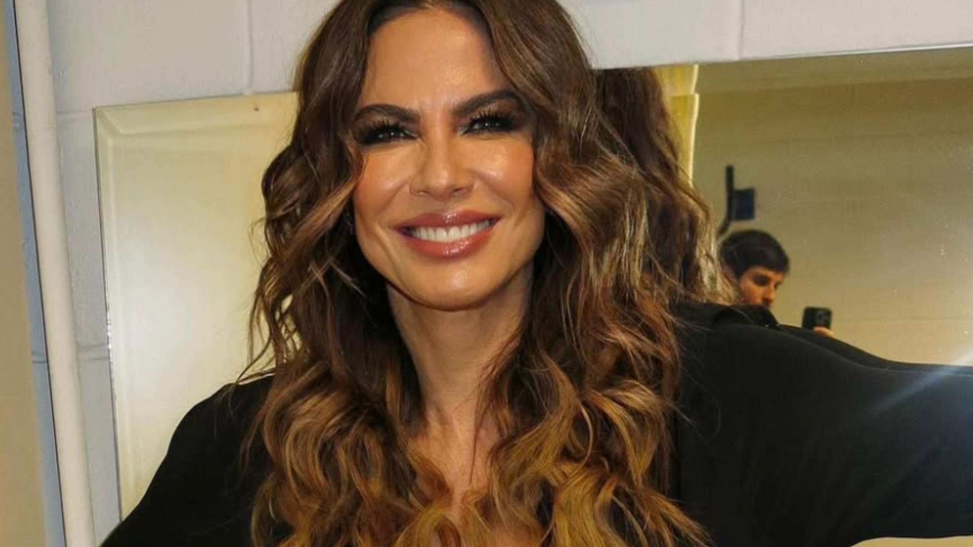 Mãe de Luciana Gimenez critica Rede TV! e expõe bastidores após saída da filha: “25 anos de sacrifício”; Apresentadora reage