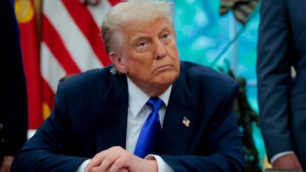 Caso Epstein: Arquivos mostram que Trump foi acusado de forçar adolescente a sexo oral