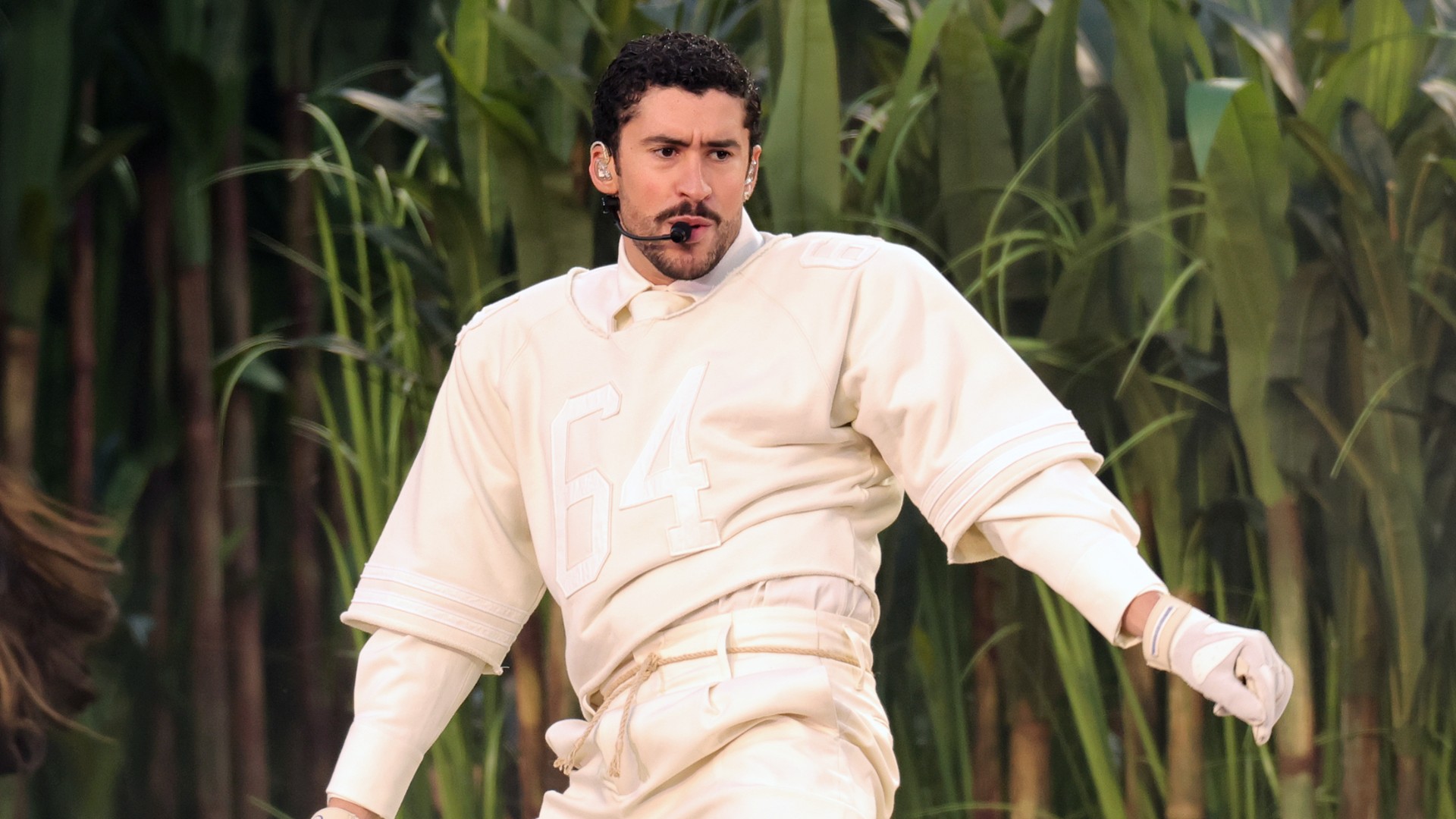 Super Bowl 2026: A mensagem por trás do look aparentemente simples de Bad Bunny no evento