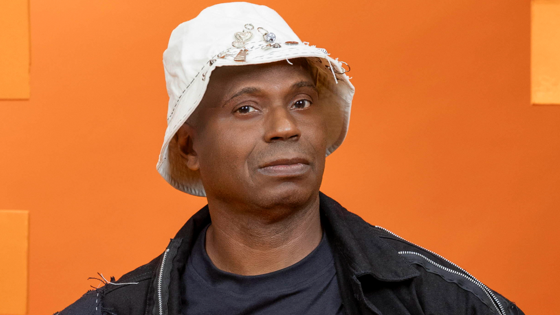 BBB 26: Edilson Capetinha fala pela primeira vez após expulsão do reality; assista