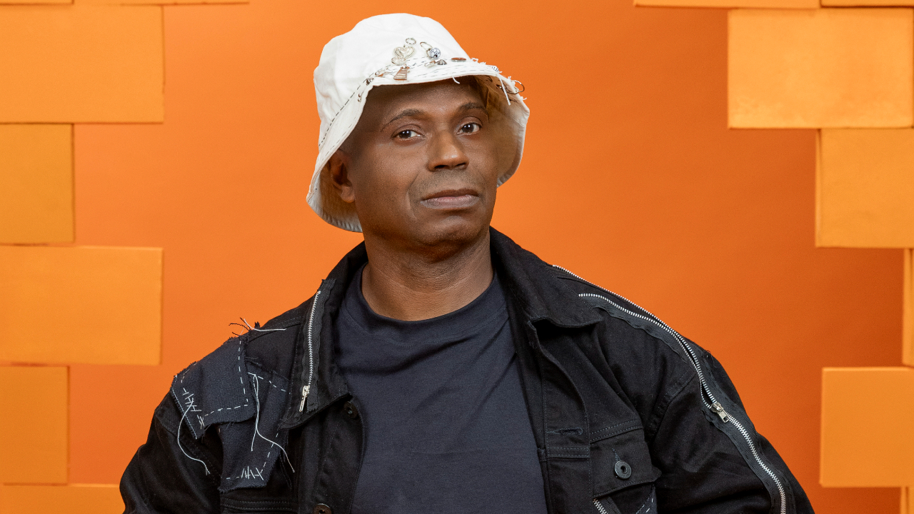 BBB 26: Edilson Capetinha é visto pela 1ª vez após expulsão do reality, e portal revela destino do ex-jogador; assista