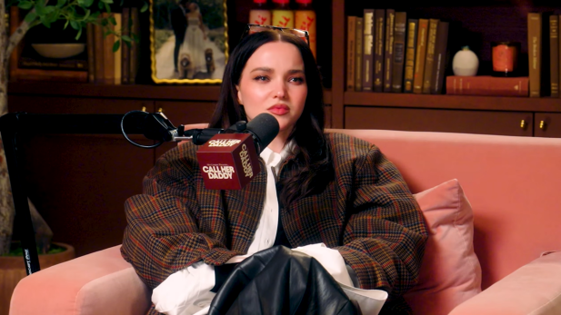 Dove Cameron abre o coração sobre o assassinato da melhor amiga, aos 8 anos: “Fiquei muito perturbada”; assista