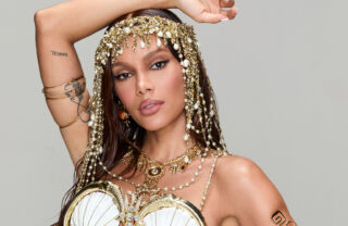 Casal evangélico faz pregação na porta dos “Ensaios da Anitta” e cantora reage; assista