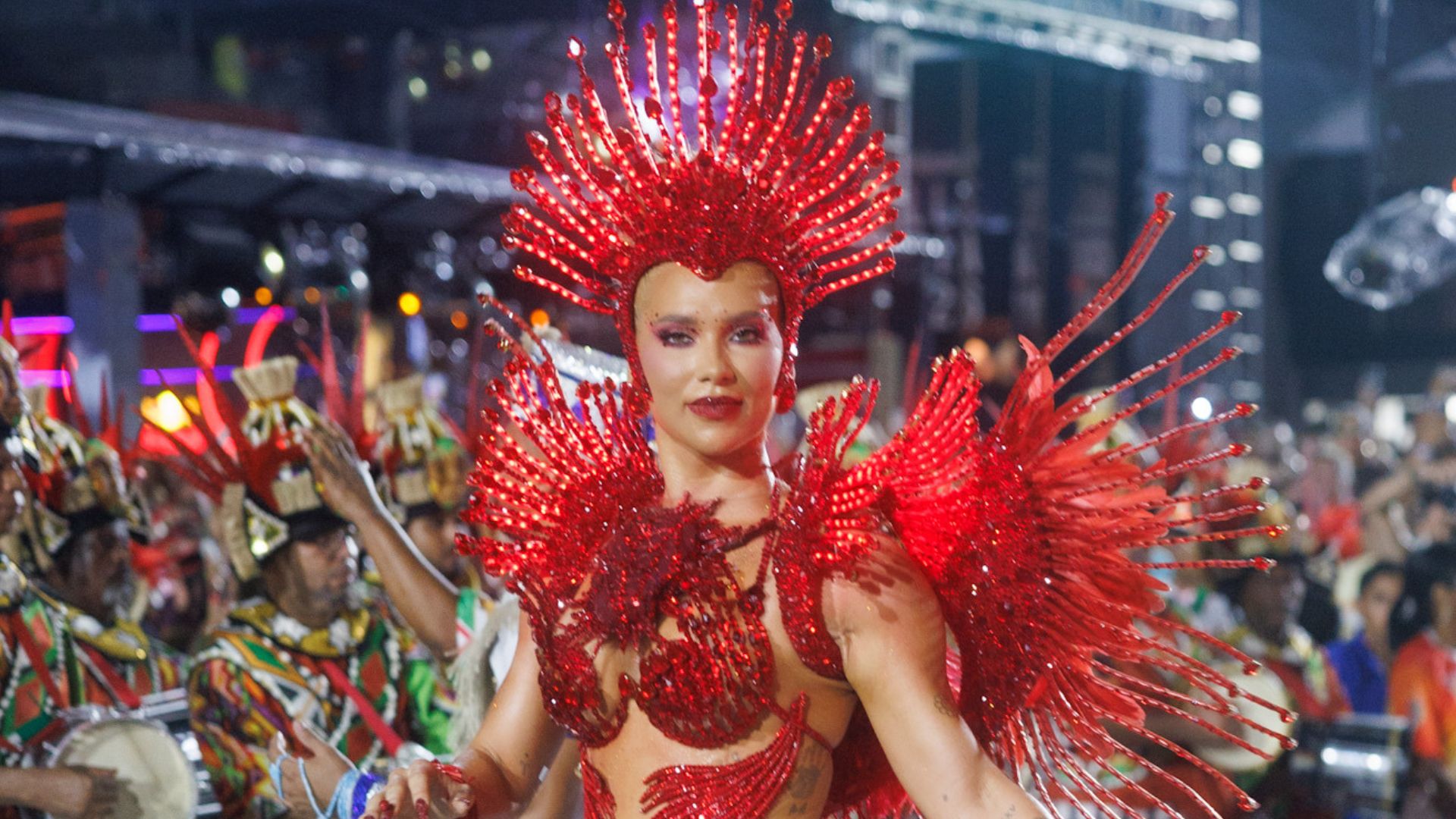 Grande Rio se manifesta após rumores de que diretoria teria imposto condições para manter Virginia como rainha de bateria