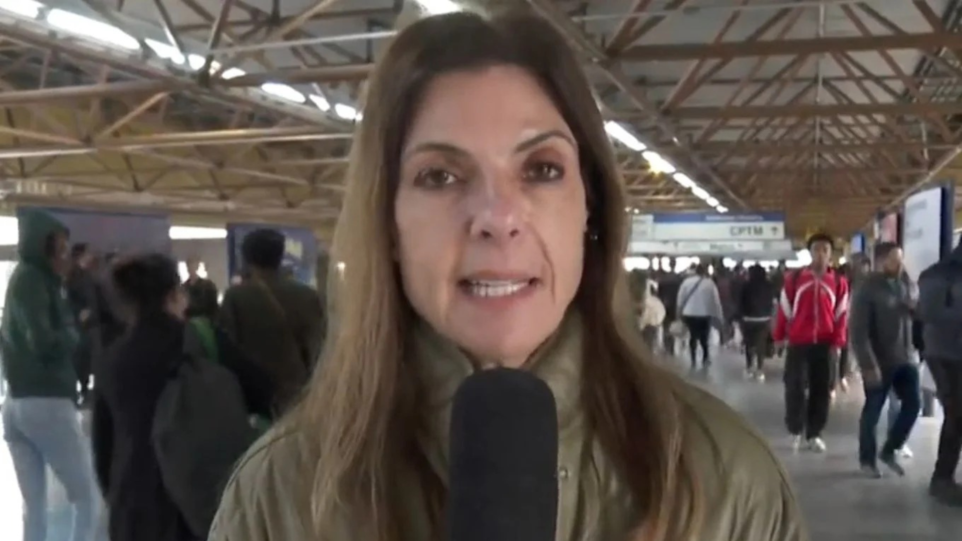 Repórter Zelda Mello deixa a Globo após 30 anos e revela motivo; assista