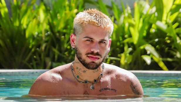 Zé Felipe surpreende ao mostrar nova tatuagem em região íntima; veja foto