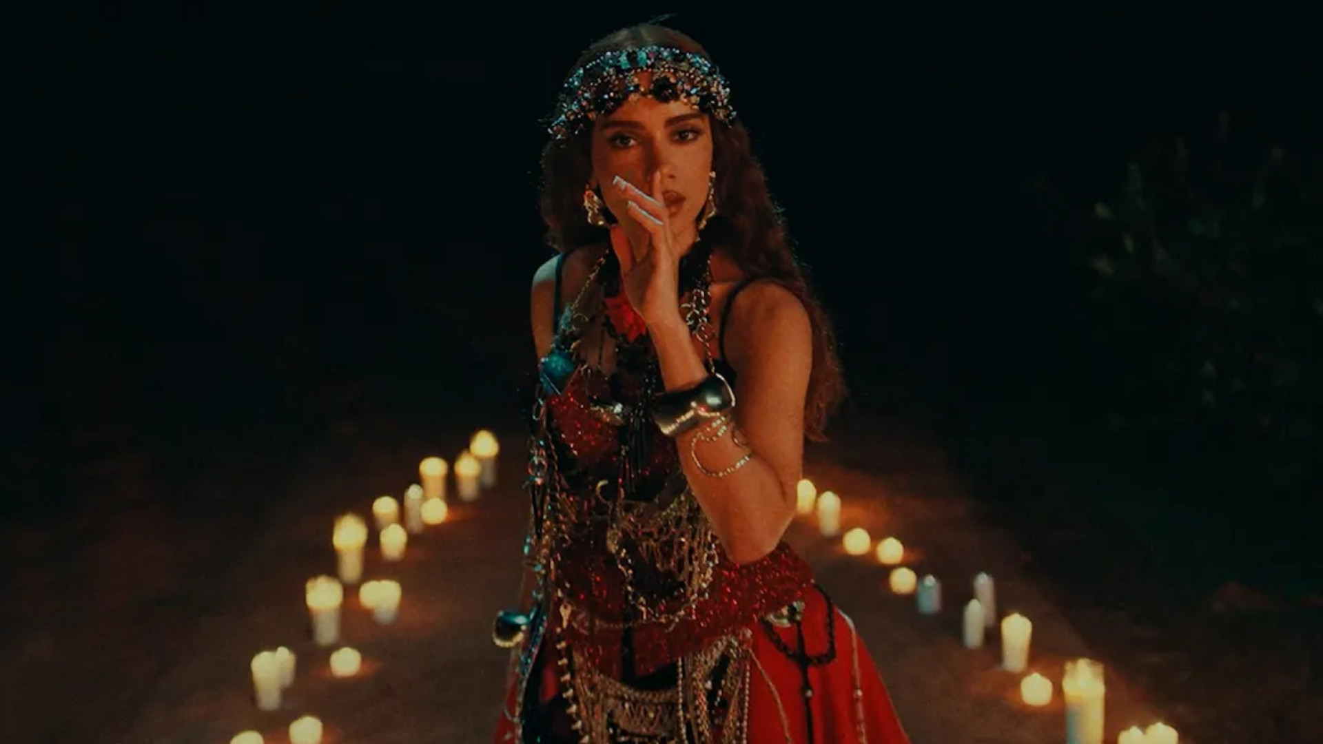 De arrepiar! Anitta lança clipe LINDO e brasileiríssimo de “Desgraça”, canção que abre o álbum “EQUILIBRIVM”; assista