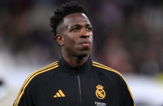 Jornal coloca Vinícius Jr. entre os dez favoritos à Bola de Ouro 2026; veja ranking