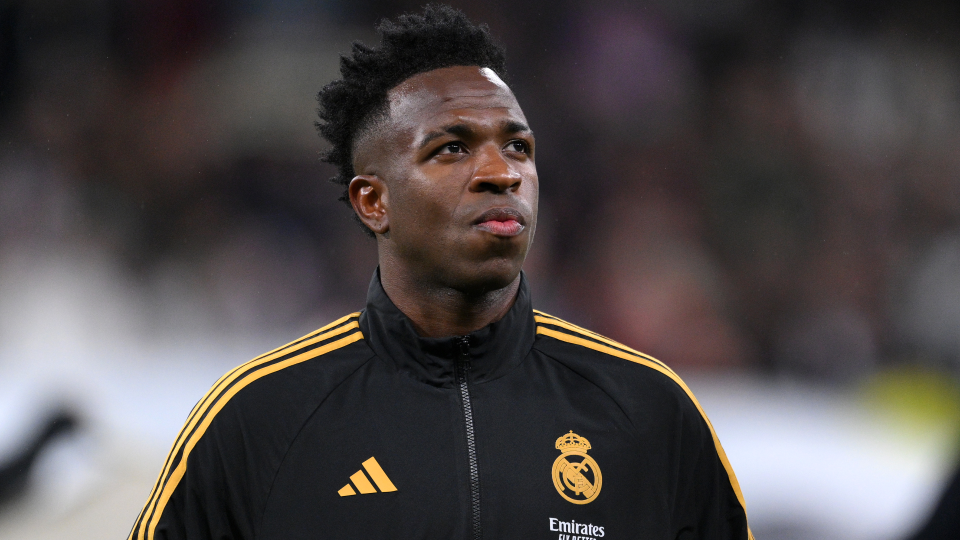 Jornal coloca Vinícius Jr. entre os dez favoritos à Bola de Ouro 2026; veja ranking