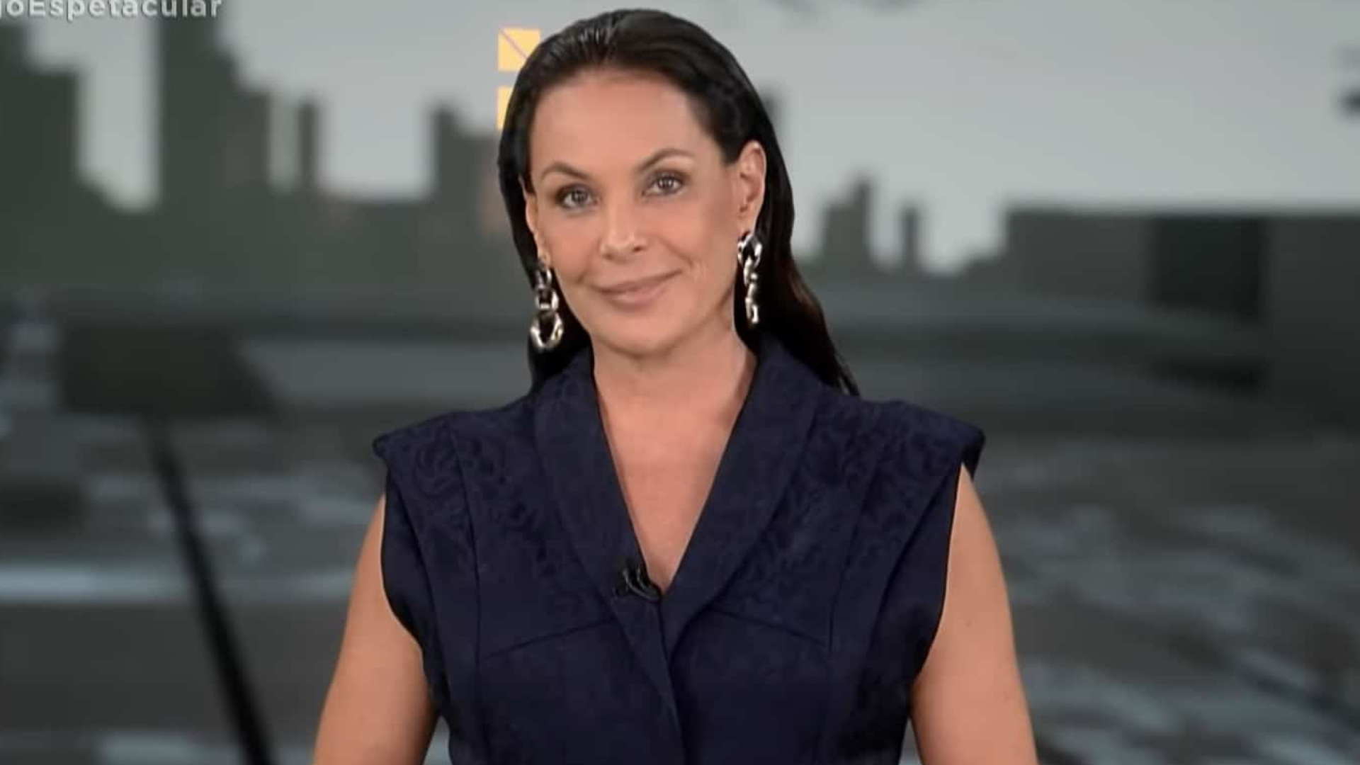 Carolina Ferraz fala pela 1ª vez após saída do “Domingo Espetacular”; assista