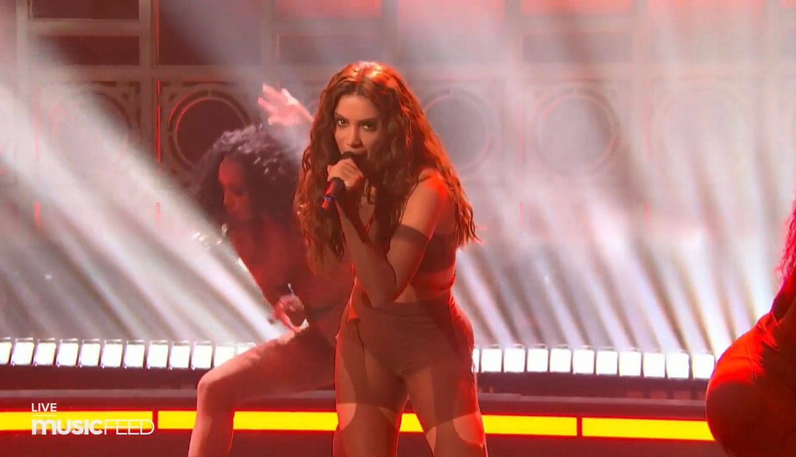 Anitta faz história na TV dos EUA e entrega a primeira performance do hit ‘Choka Choka’ no ‘Saturday Night Live’; assista