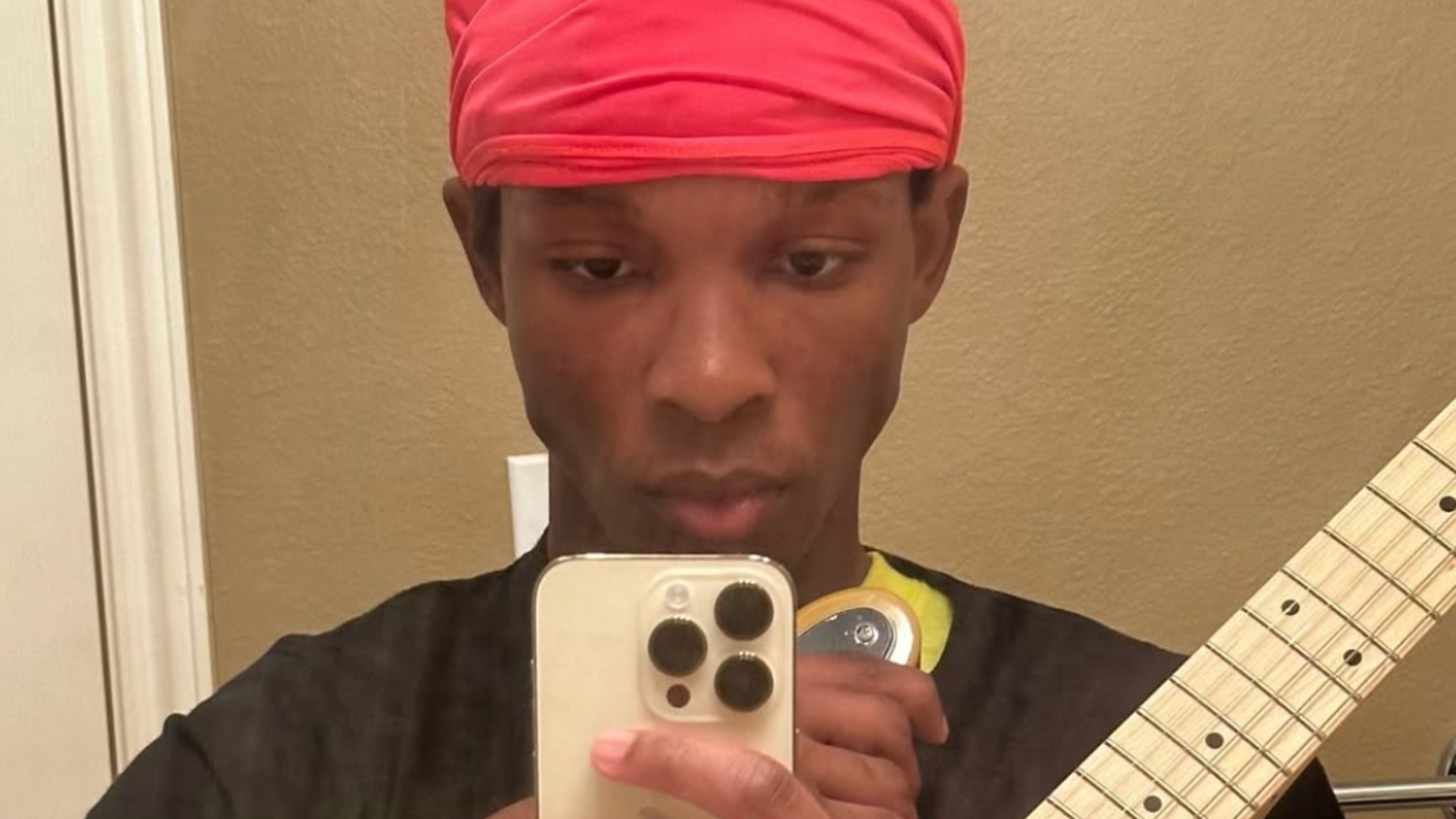 Cantor D4vd é preso pelo assassinato de adolescente de 14 anos; corpo foi encontrado em carro do artista