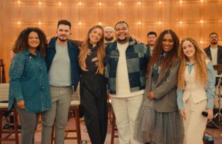 Get Worship impressiona Patrícia Poeta com vozeirões ao vivo, em performance do hit ‘Um Novo Dia’: ‘A música gospel mais ouvida do país’; assista